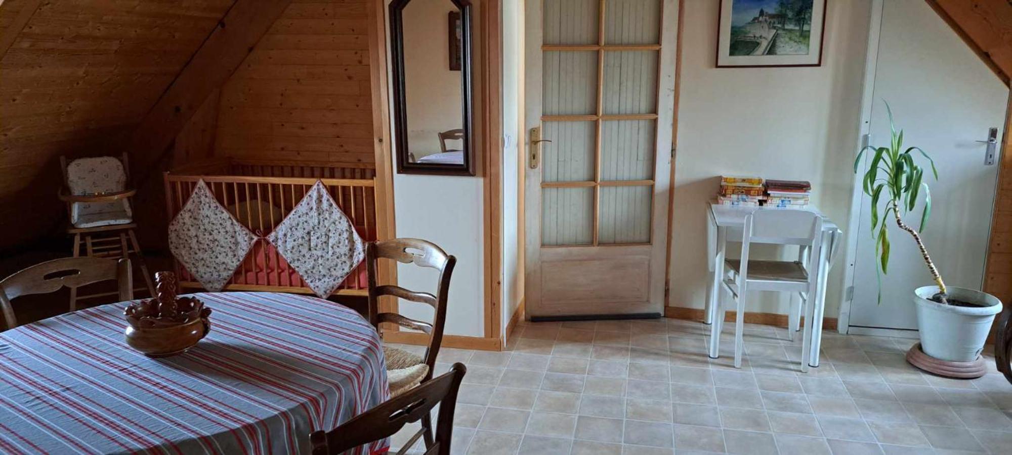 Location A Coucy Le Chateau מראה חיצוני תמונה